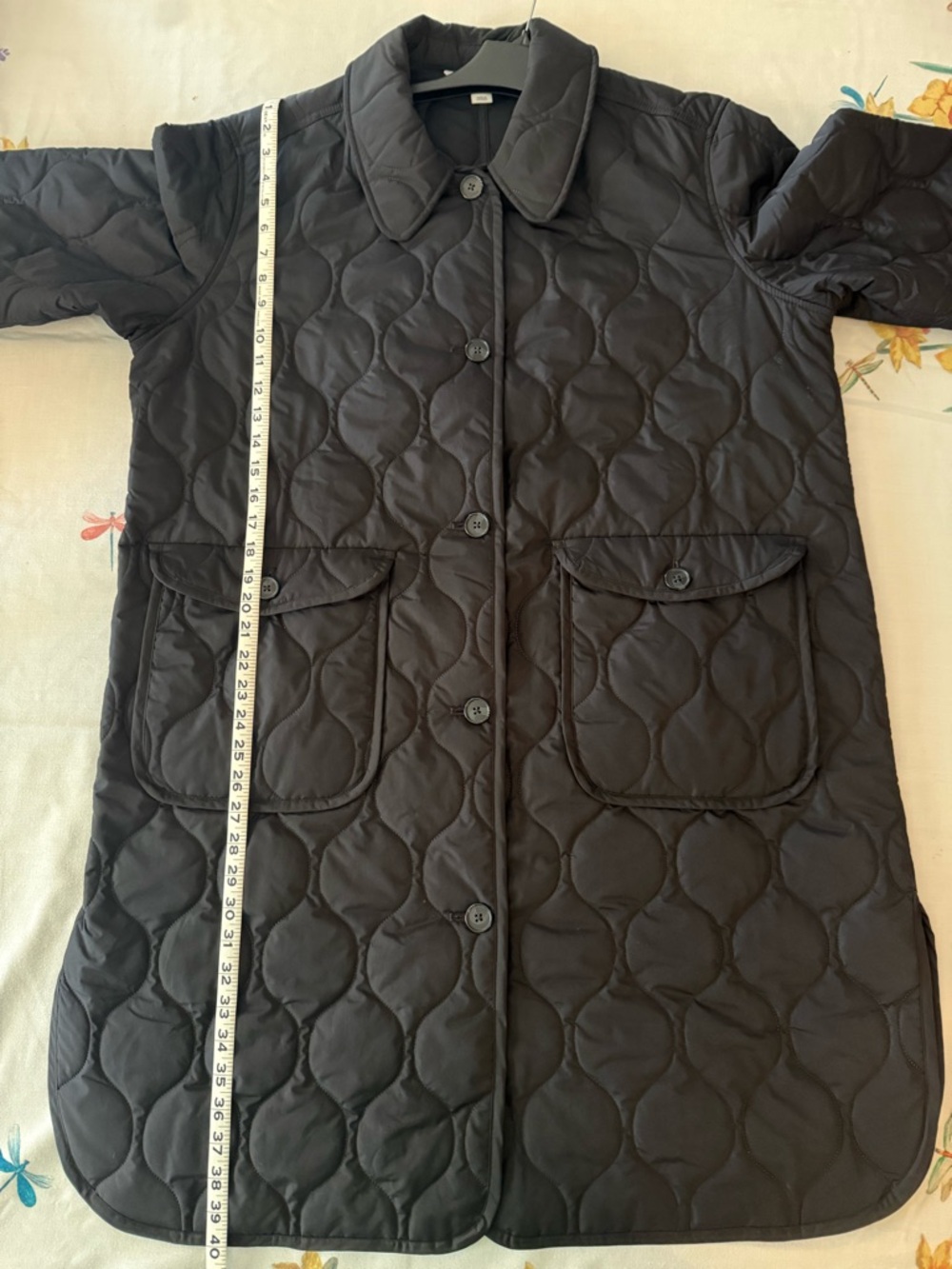 Old Navy Black Quilted Jacket with Curved Stitching - Picture 3 of 6